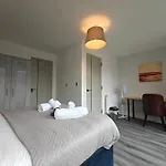 Cosy Holiday Home In Birmingham City Center 4 Bedrooms House By Hf Group