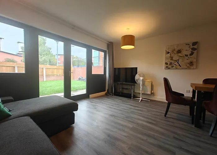 Cosy Holiday Home In Birmingham City Center 4 Bedrooms House By Hf Group